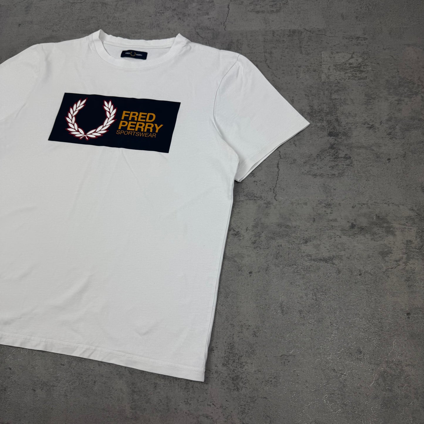 Fred Perry T-Shirt - L