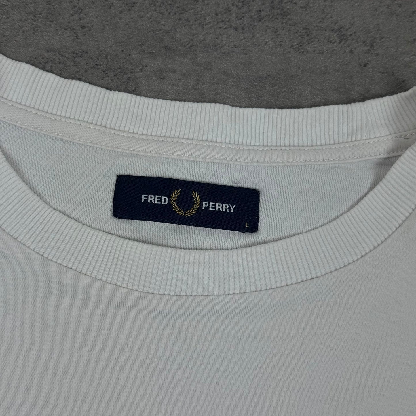Fred Perry T-Shirt - L