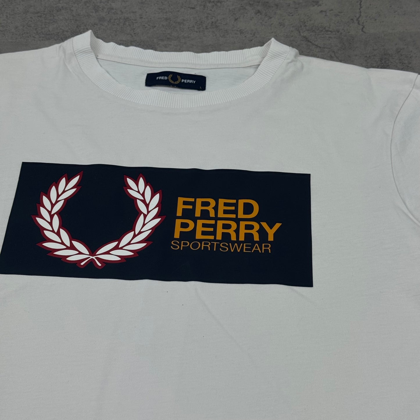 Fred Perry T-Shirt - L