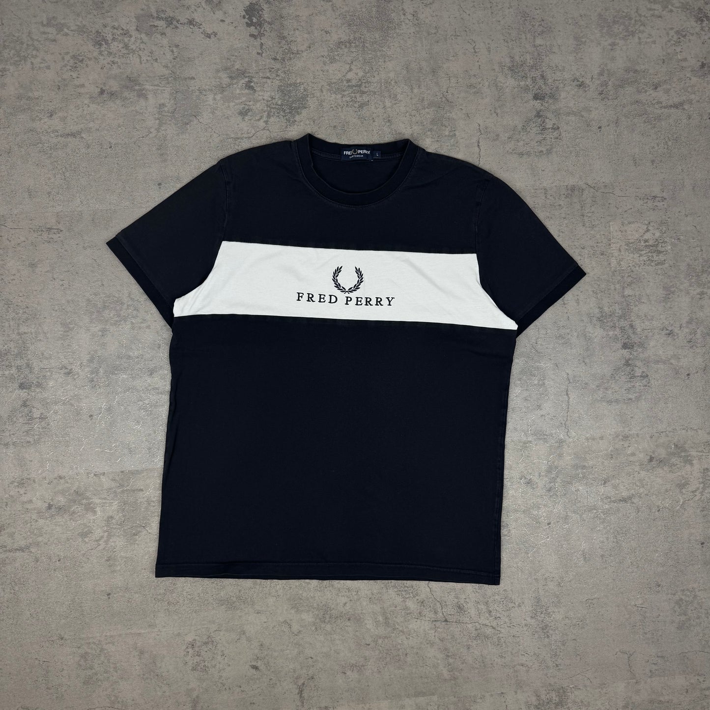 Fred Perry T-Shirt - L