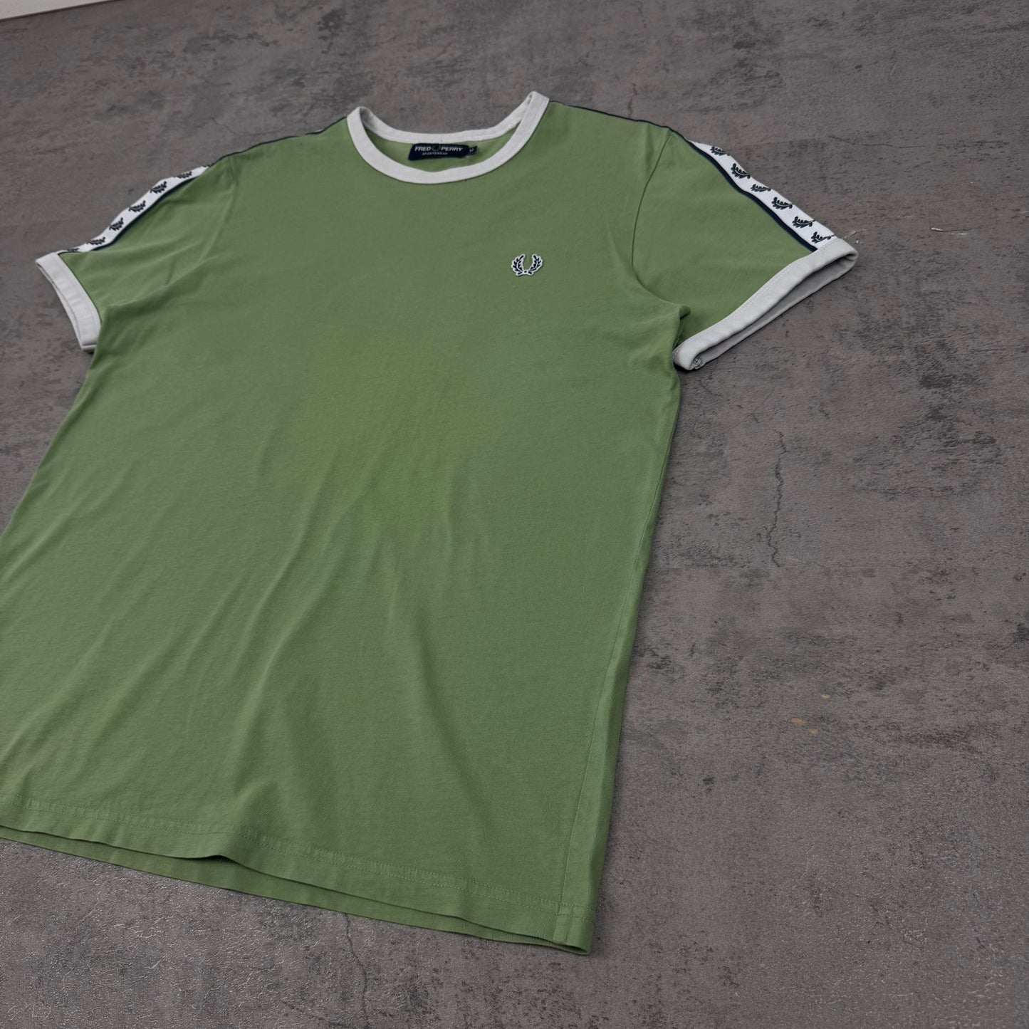 Fred Perry Stripe T-Shirt - M