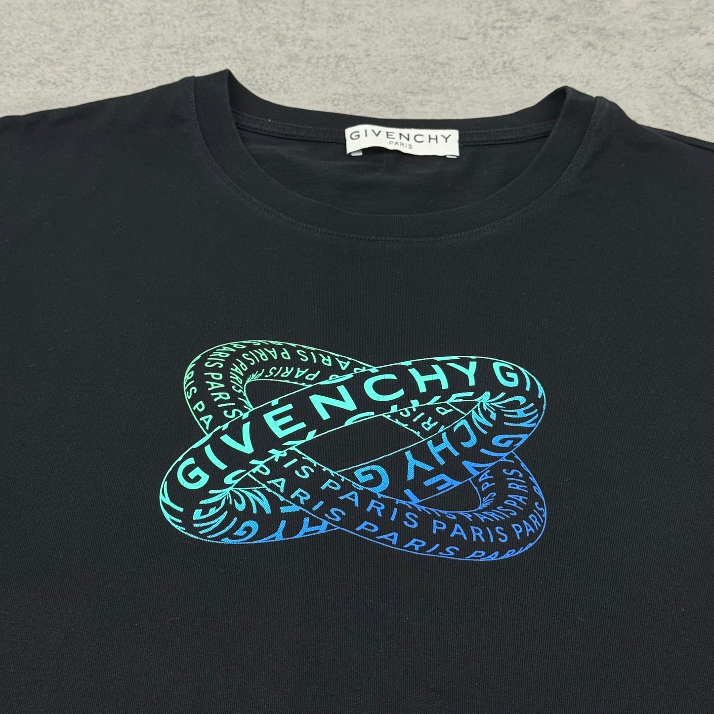 Givenchy Print T-Shirt - M