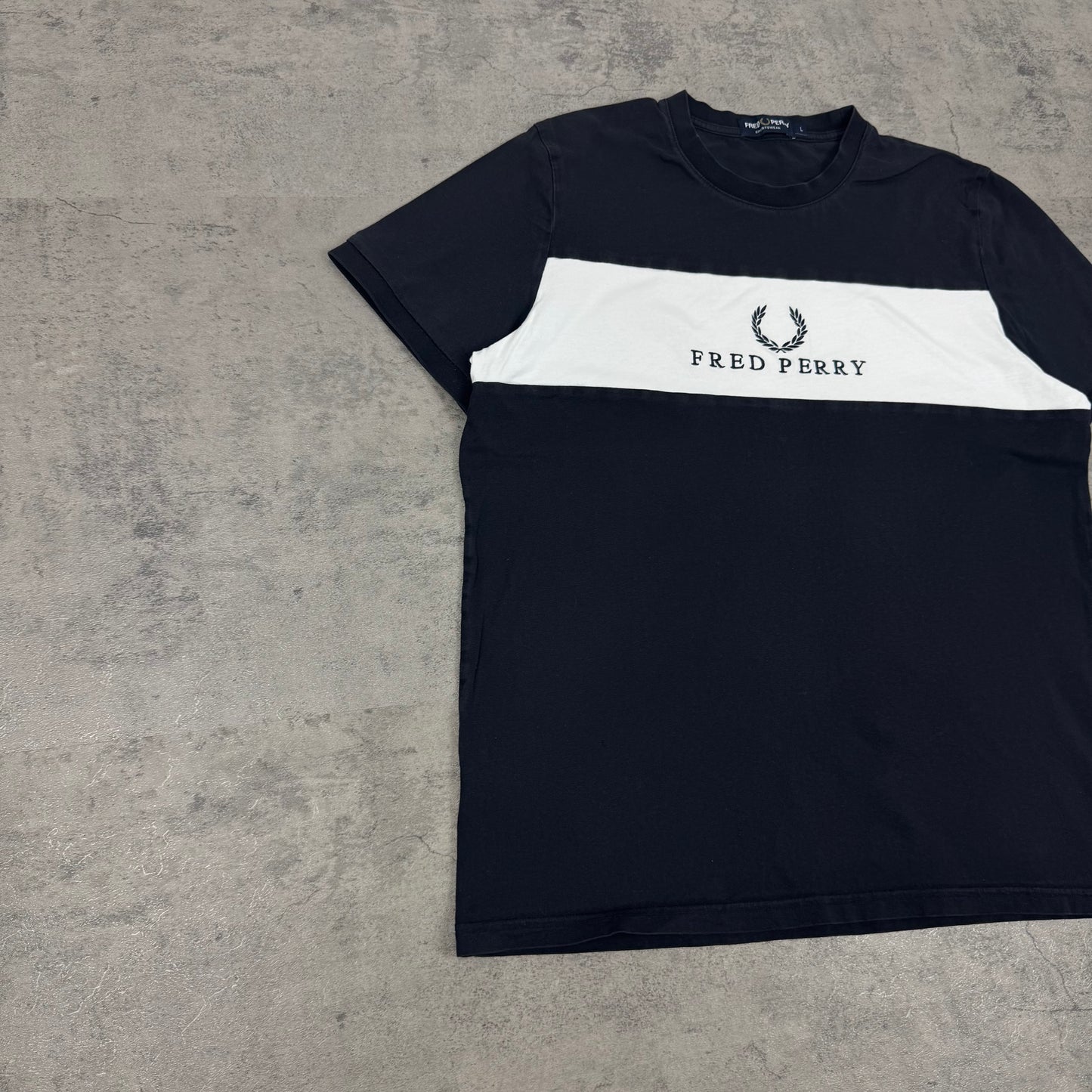 Fred Perry T-Shirt - L