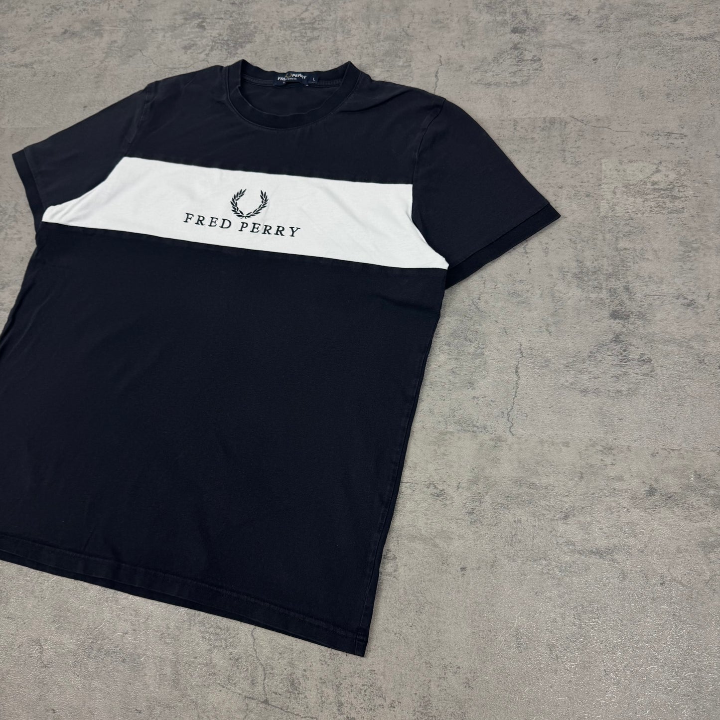 Fred Perry T-Shirt - L