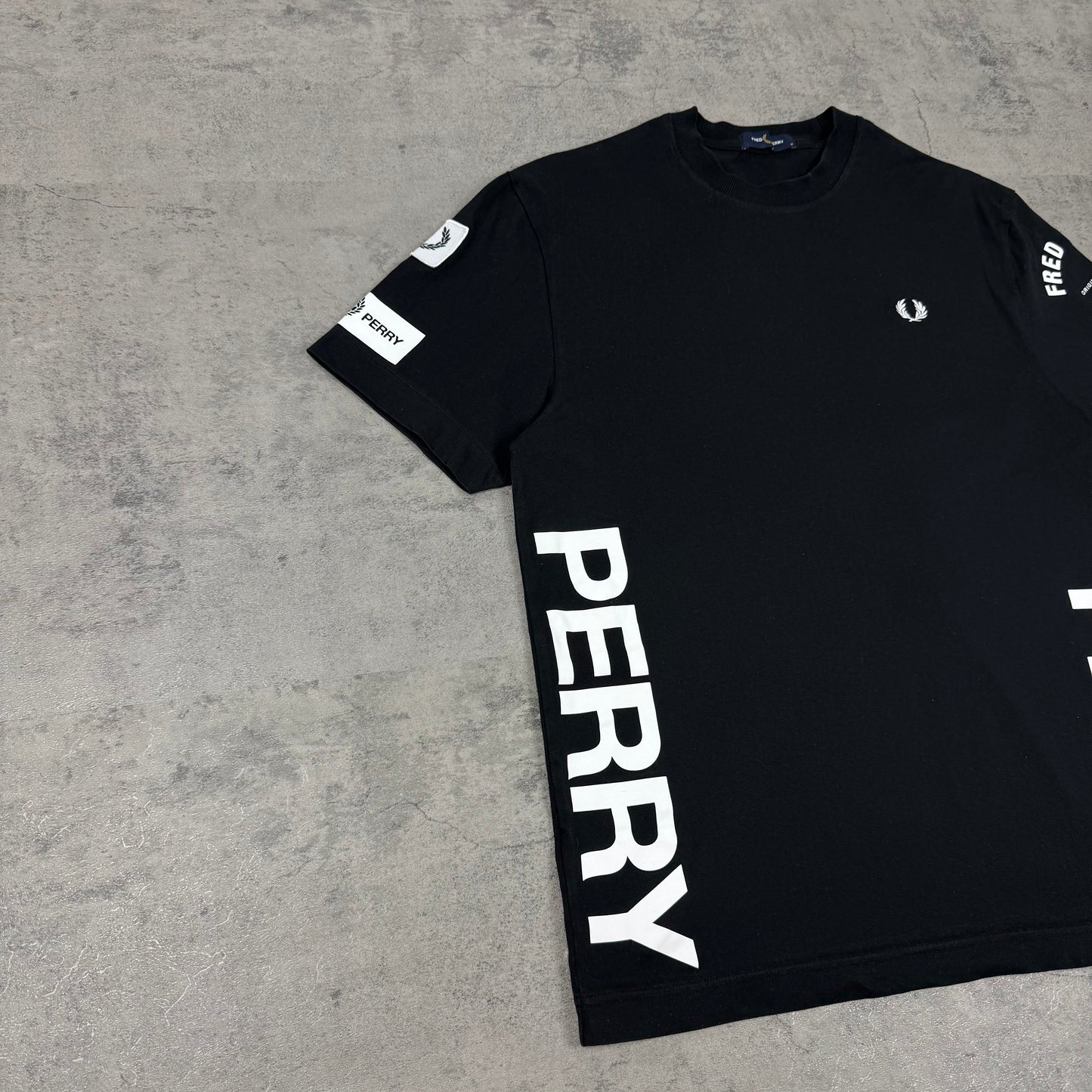 Fred Perry Bold Branding T-Shirt - M
